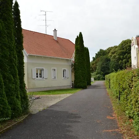 Vakantiehuis Relax Apartman Bukfurdon Bük