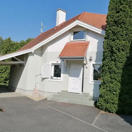 Vakantiehuis Relax Apartman Bukfurdon *