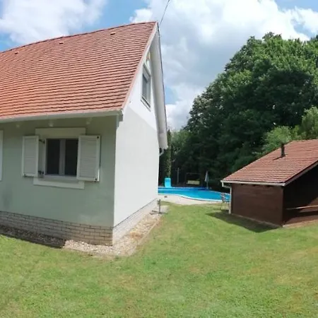 Relax Apartman Bukfurdon *