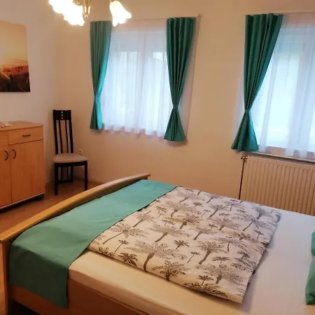 Relax Apartman Bukfurdon Vakantiehuis