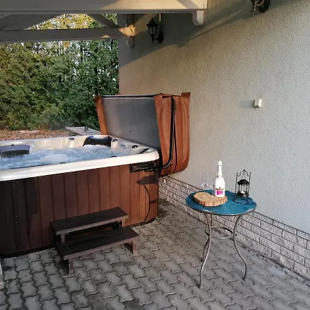 Vakantiehuis Relax Apartman Bukfurdon
