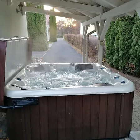 Relax Apartman Bukfurdon Vakantiehuis Bük
