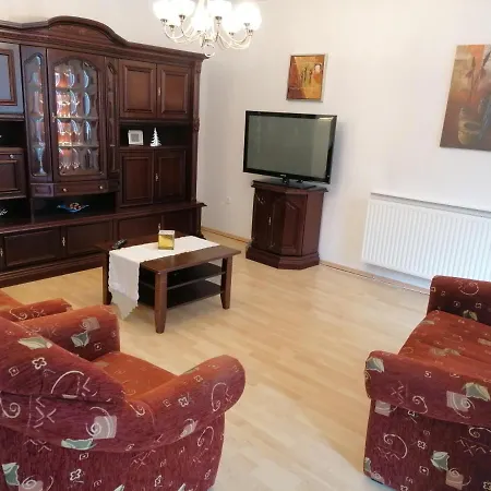 Vakantiehuis Relax Apartman Bukfurdon Bük