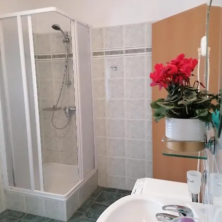 Relax Apartman Bukfurdon Vakantiehuis *
